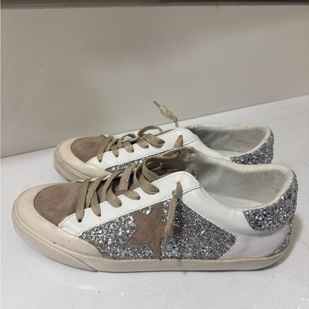 Mi,im Glitter Star Accent Sneakers in Silver and Taupe